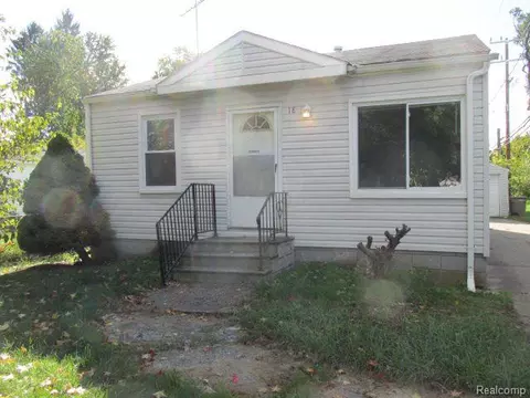18 E Fairmount Ave, Pontiac, MI 48340