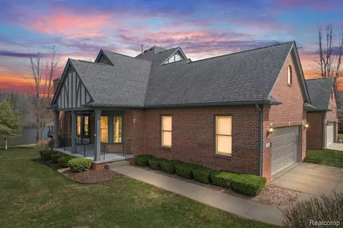 71 Burniah Ln, Orion, MI 48362