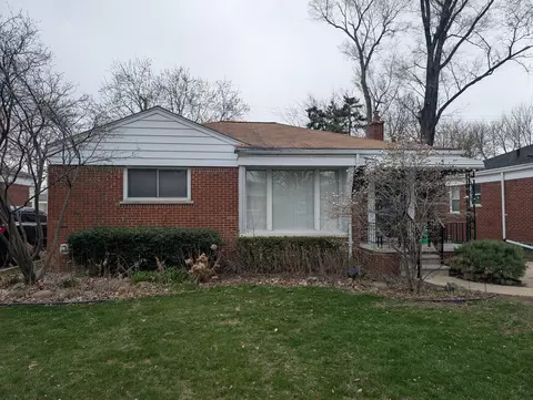 26525 Larchmont St, Saint Clair Shores, MI 48081