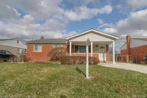 6468 Dillon St, Garden City, MI 48135