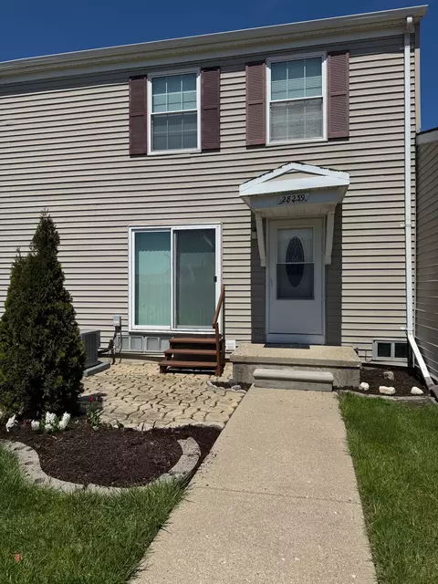 28239 Raleigh Crescent Dr, Chesterfield, MI 48051