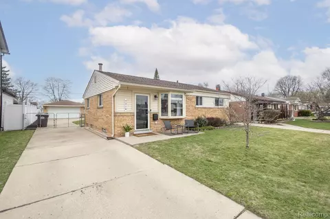 7316 Birch St, Taylor, MI 48180