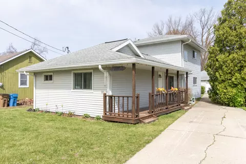 11702 Todds Ln, Green Oak, MI 48189