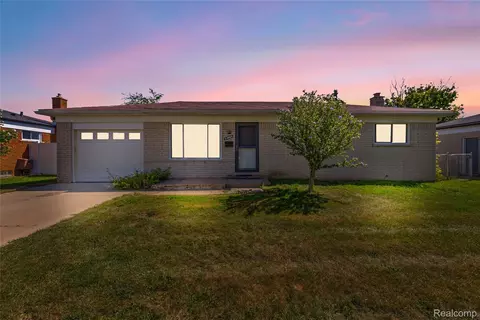 32604 Wexford Dr, Warren, MI 48092