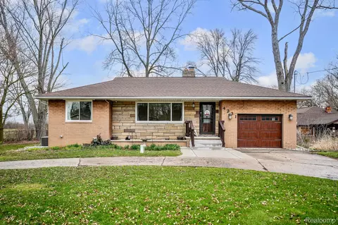 4231 Lapeer Rd, Burton, MI 48509