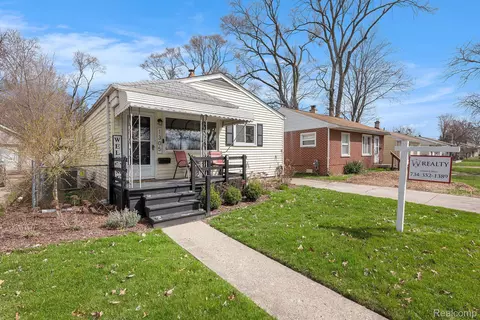 1305 E Meyers Ave, Hazel Park, MI 48030