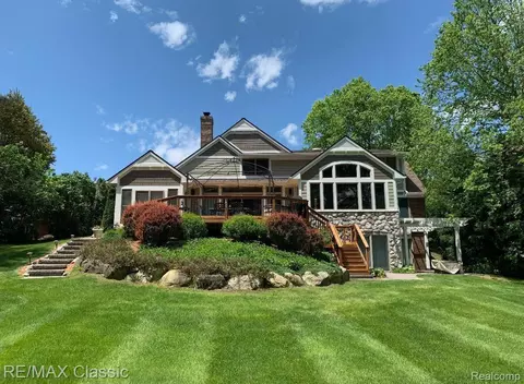 5280 Inverrary Ln, Commerce, MI 48382