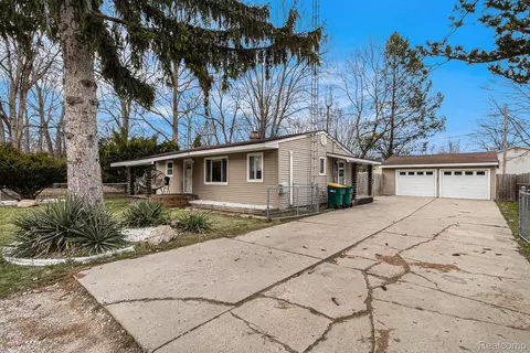 369 Elm St, Mount Morris, MI 48458