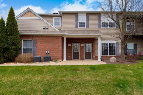 755 Eagle Dr, Fenton, MI 48430