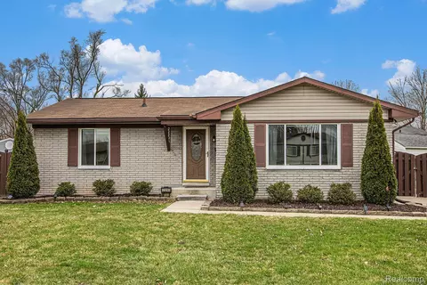 22293 Armstrong Ave, Brownstown, MI 48193
