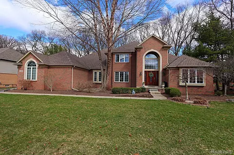 5500 Bridge Trl E, Commerce, MI 48382