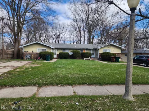 916 918 Pierce Rd, Lansing, MI 48910