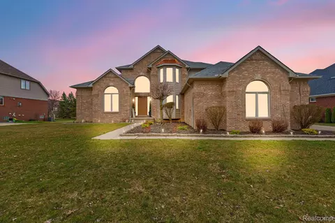55498 Timbers Edge Dr, Shelby Township, MI 48316