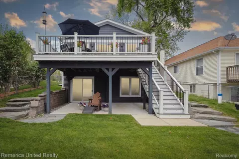 11449 Sunset Blvd, Putnam, MI 48169