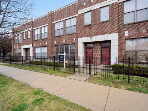 61 Pallister St, Detroit, MI 48202