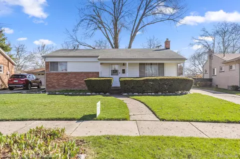 26816 Kennedy St, Dearborn Heights, MI 48127