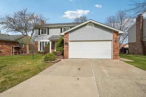 47274 Meadowbrook Dr, Macomb, MI 48044