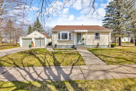 1006 13th St, Marysville, MI 48040