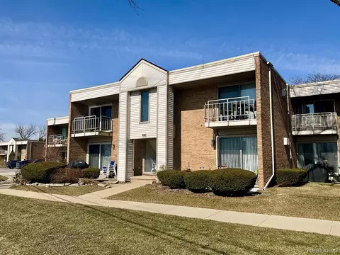 1675 Cass Lake Rd D 1675 Rd #D, Keego Harbor, MI 48320