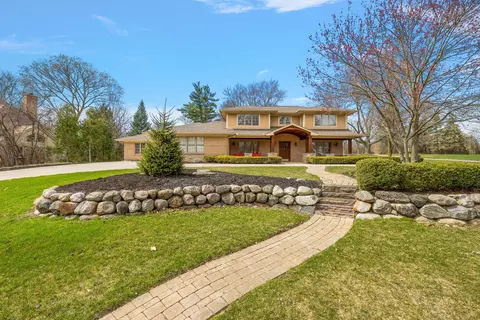 100 Devon Rd, Bloomfield Township, MI 48302