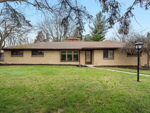 21865 N Nunneley Rd, Clinton Township, MI 48036