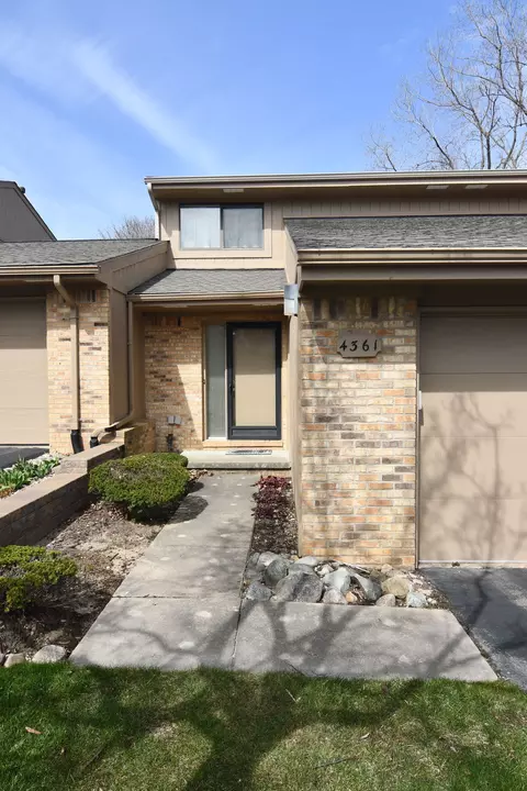 4361 S Meadow Dr S #47, Waterford, MI 48329