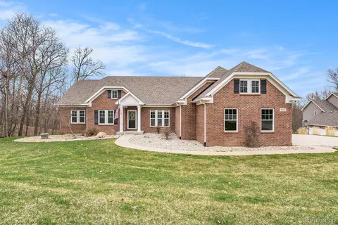 9119 Marsh View Dr, Tyrone, MI 48430