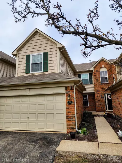 198 Legacy Park Cir #71, Dearborn Heights, MI 48127