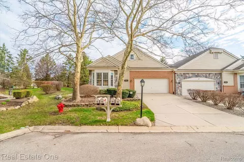 39612 Greenbrier Crt Ct, Northville, MI 48168