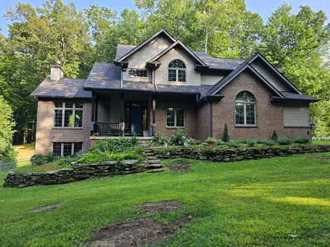 3239 Hillview Dr, Metamora, MI 48455