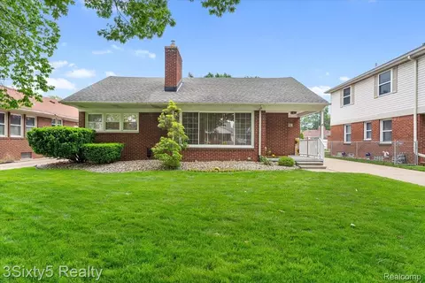 2493 20th St, Wyandotte, MI 48192