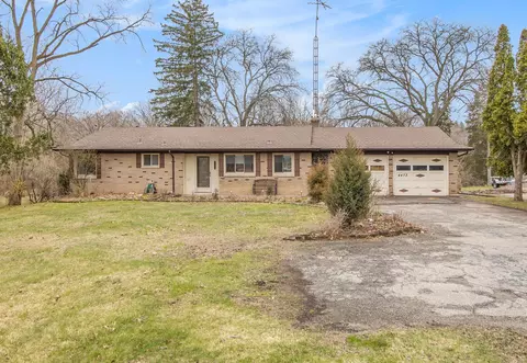 4473 Cedardale Ln, Flushing, MI 48433
