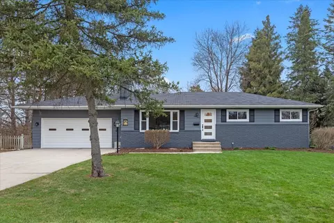 87 1st St, Oxford, MI 48371