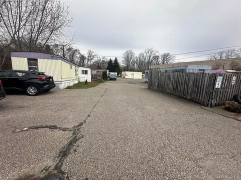 28730 Grand River Ave, Farmington Hills, MI 48336