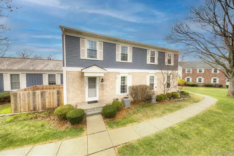 23535 N Rockledge, Novi, MI 48375