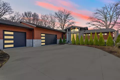 28694 Swan Island Dr, Grosse Ile, MI 48138