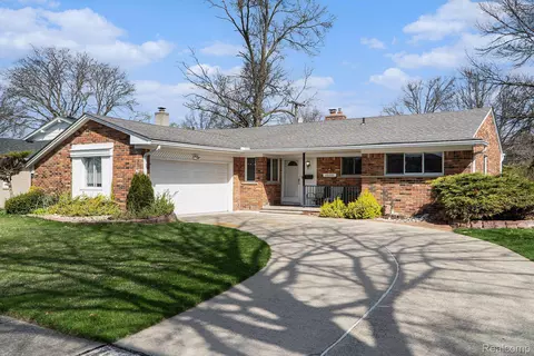26030 Shirley Ln, Dearborn Heights, MI 48127