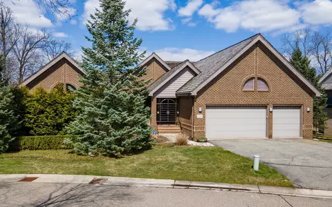1115 Woburn Grn, Bloomfield Hills, MI 48302