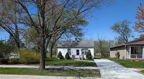 25890 Maywood St, Woodhaven, MI 48183