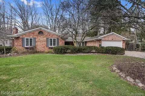 41870 Chattman St, Novi, MI 48375