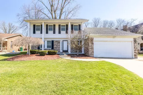 52094 Laurel Oak Ln, Chesterfield, MI 48047