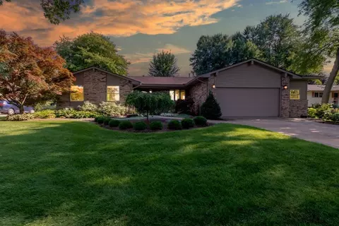 1748 Imperial Dr, Highland, MI 48356