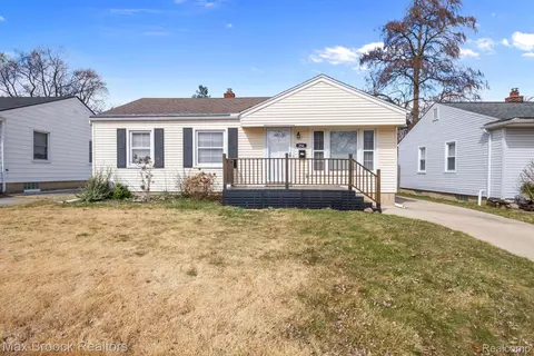256 Massoit St, Clawson, MI 48017