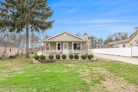 46707 Vineyard Ave, Shelby Township, MI 48317