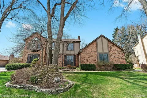 21929 Heatheridge Ln, Northville, MI 48167