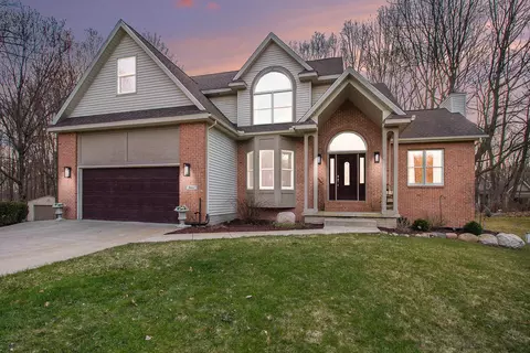 8460 Indian View Trl, Tyrone, MI 48430
