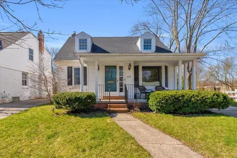 425 Hillcrest Ave, Grosse Pointe Farms, MI 48236