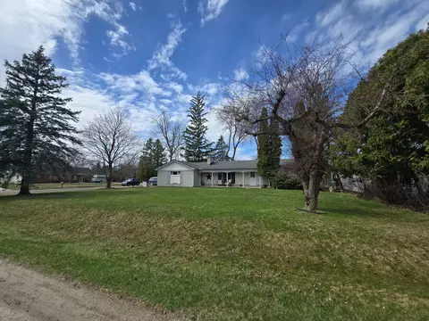 37720 Knoll Dr, Wayne, MI 48184