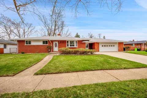 14370 Appletree Ln, Fenton, MI 48430