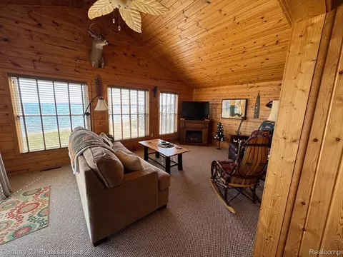 6366 W Houghton Lake 4 Dr, Roscommon, MI 48629